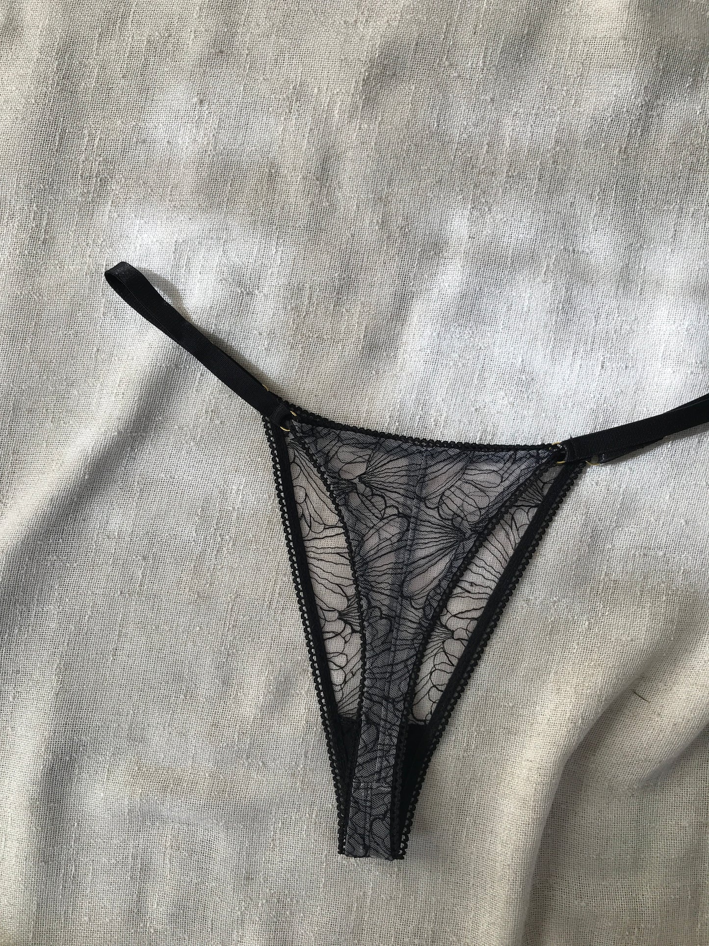Nella G-string