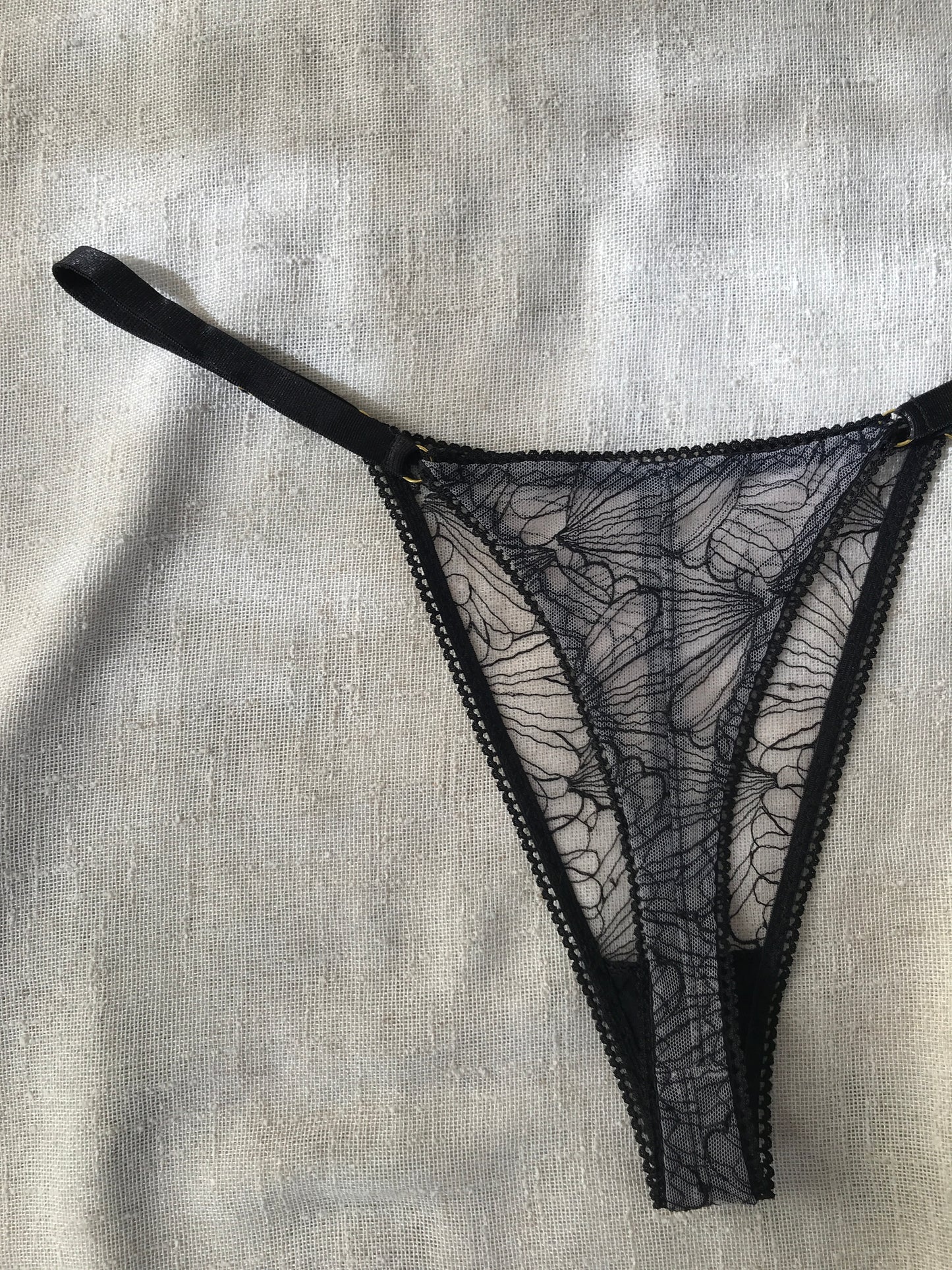 Nella G-string