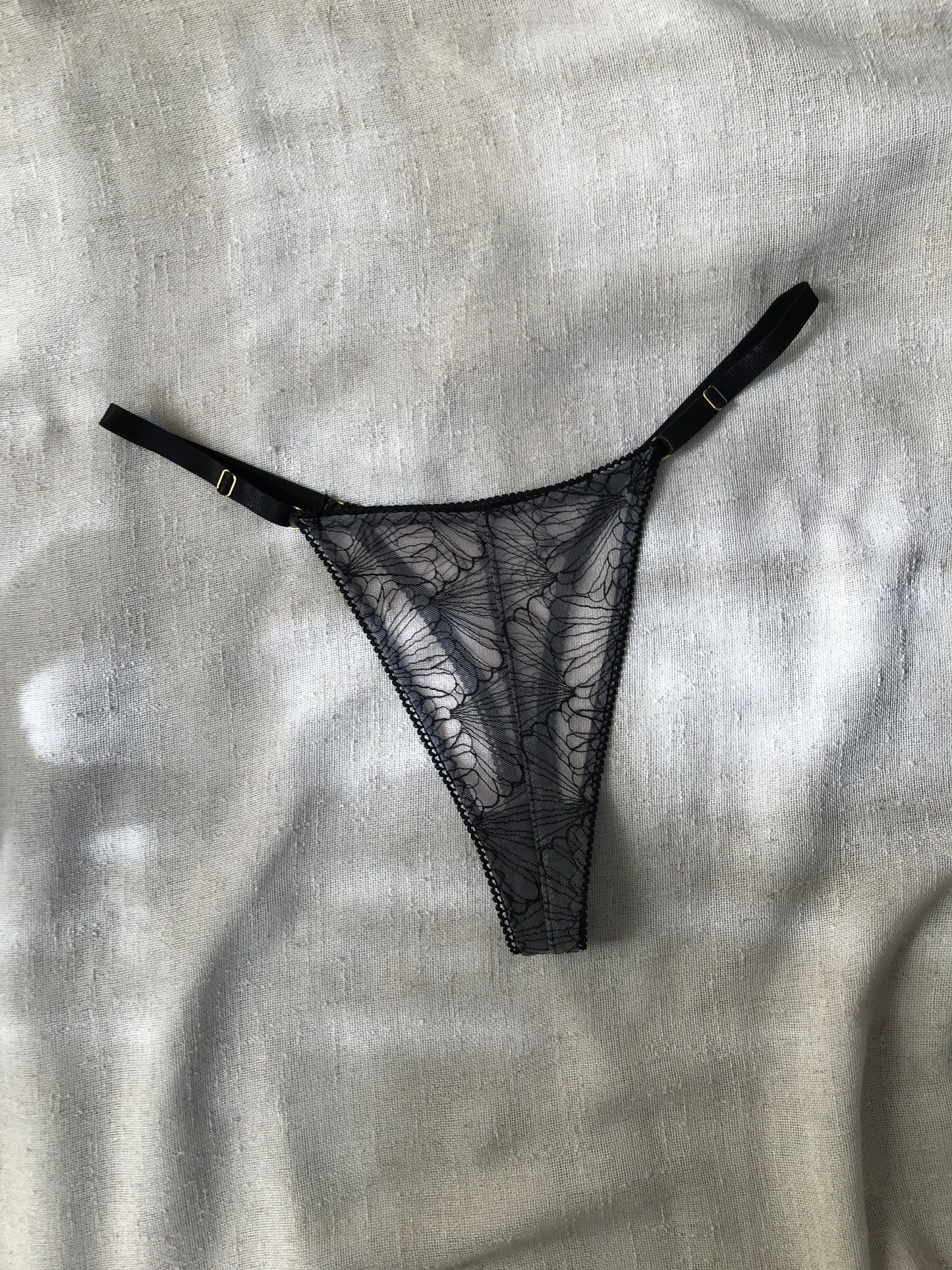 Nella G-string